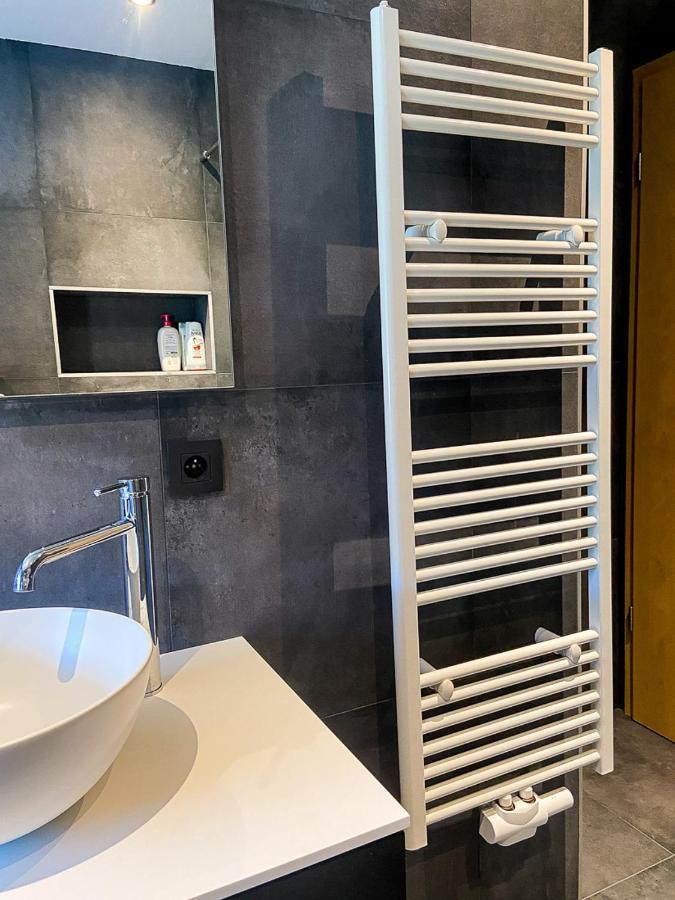 Chez Sabine Et Eric Maison Pour 6 Personnes Avec Piscine Chauffee Andenne エクステリア 写真