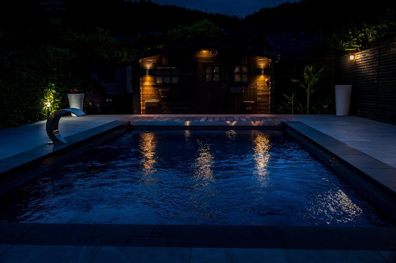 Chez Sabine Et Eric Maison Pour 6 Personnes Avec Piscine Chauffee Andenne エクステリア 写真