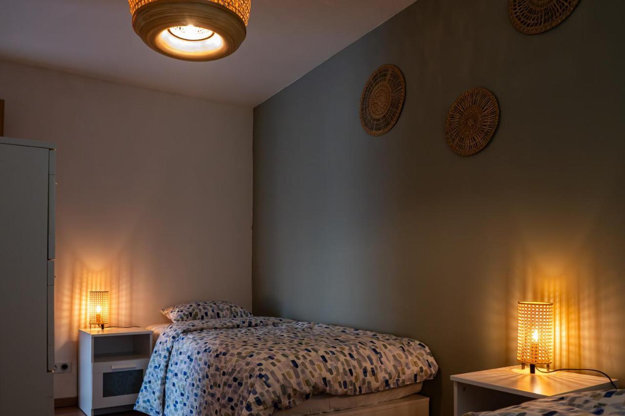 Chez Sabine Et Eric Maison Pour 6 Personnes Avec Piscine Chauffee Andenne エクステリア 写真